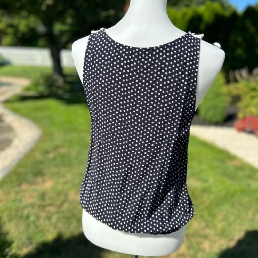 Peridot sleeveless, crochet, overlay top - Picture 4 of 10